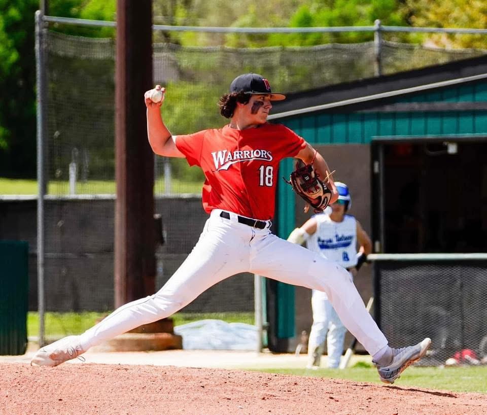 Luke Dearman pitching